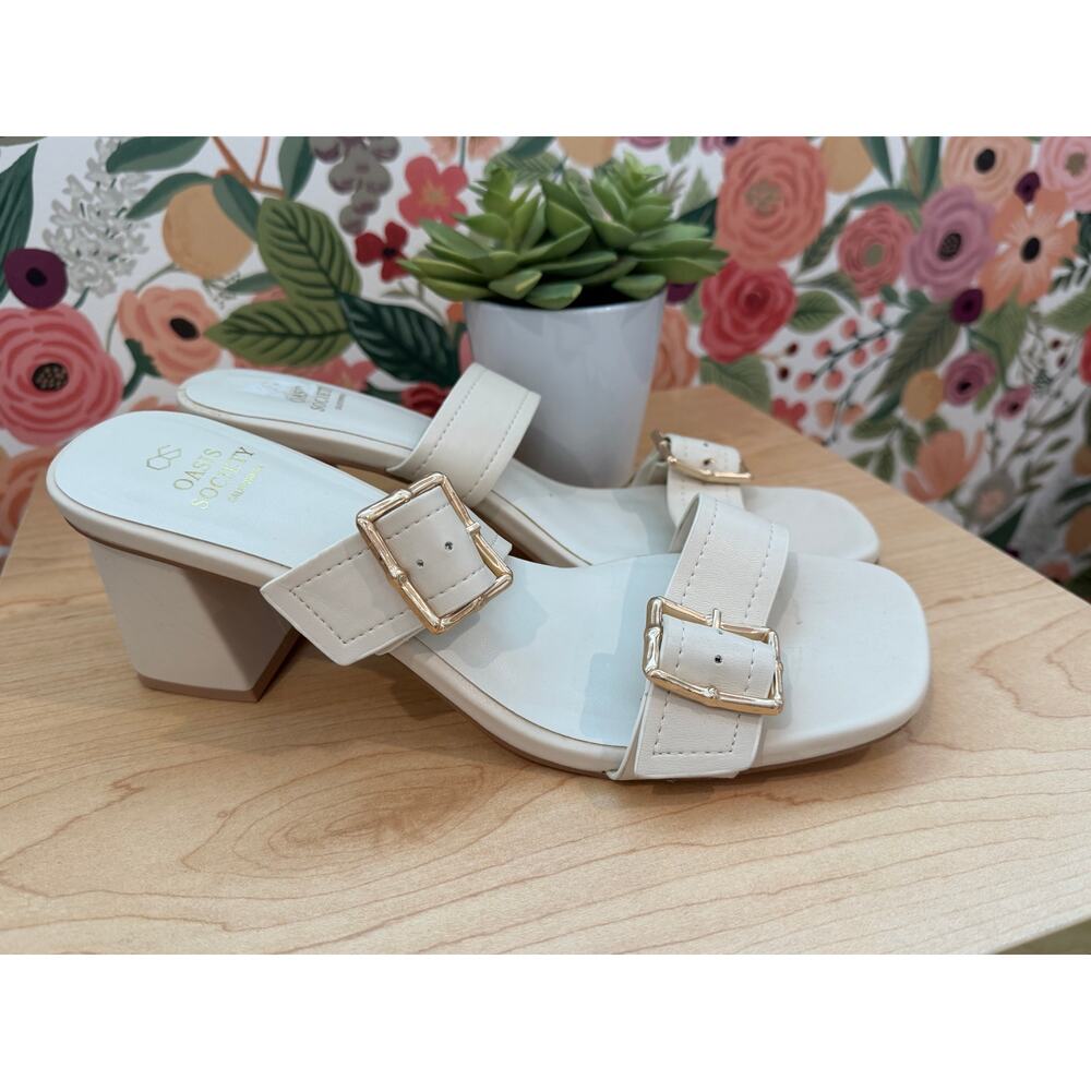 Oasis Society CA Ivory Buckle Sandals Size 10